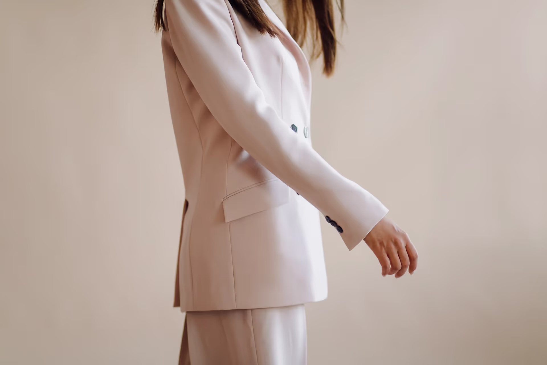 Mastering Minimalist Style: How to Dress with Purpose and Poise